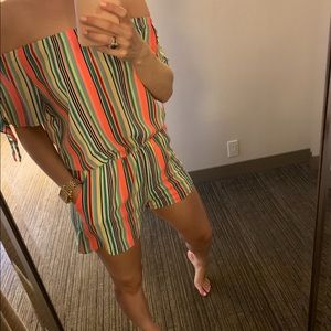 Strapless vibrant romper